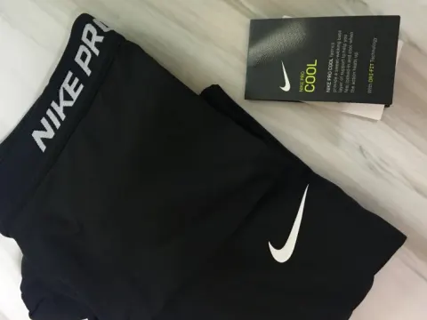 나이키 프로쿨타이트