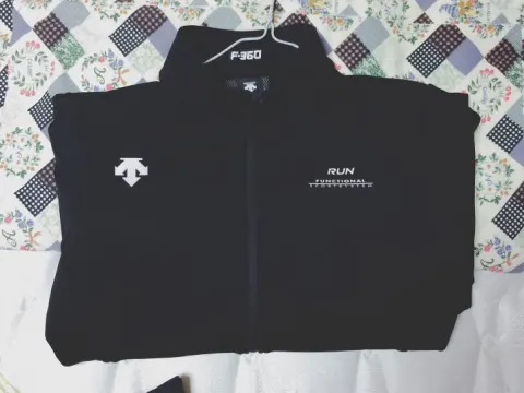 데상트 트레이닝 집업