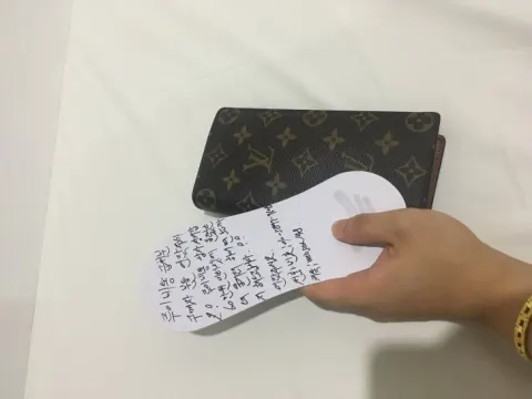 루이비통 남성 장지갑 급처분