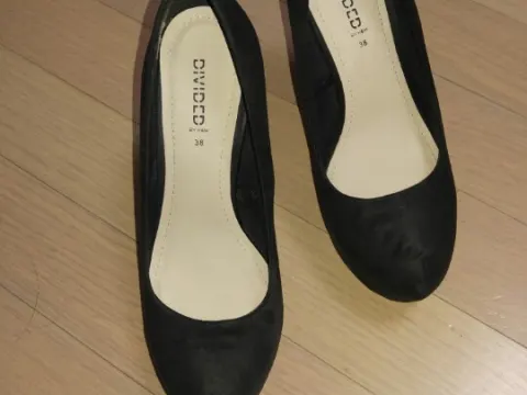 H&M 스웨이드 블랙 둥근코 하이힐(13cm)