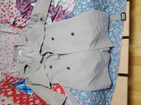 슬림핏 베이지 트렌치코트 15,000원