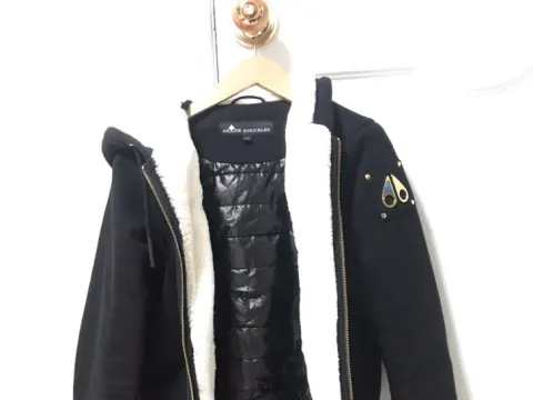 무스너클 버니스웨터 금장