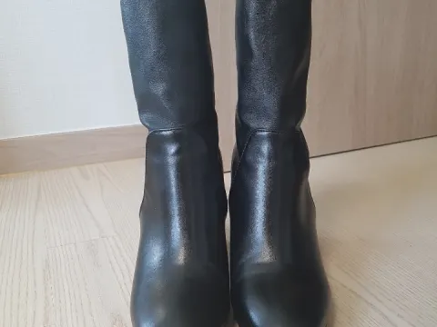 앵글부츠9cm(1회착용) 저렴하게 판매해요~(미끄럼방지 바닥 수선함)