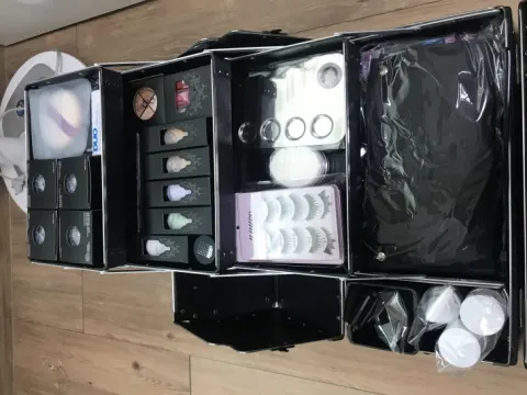 한번도 안쓴 메이크업박스와 재료들