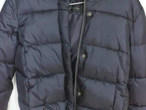 한번도 안입은 새상품   지오다노 패딩