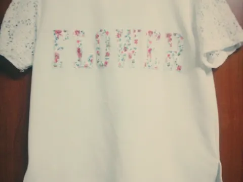 화이트레이스플라워티셔츠