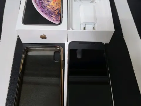 아이폰 XS MAX 256 골드 SSS급 풀박스 팝니다. (70만)
