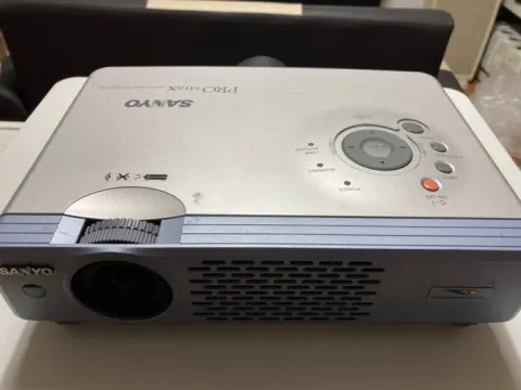 산요 빔프로젝터 초소형 3500안시 싸게 팝니다