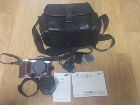 삼성 미러리스 카메라 NX300 브라운색상 판매합니다.